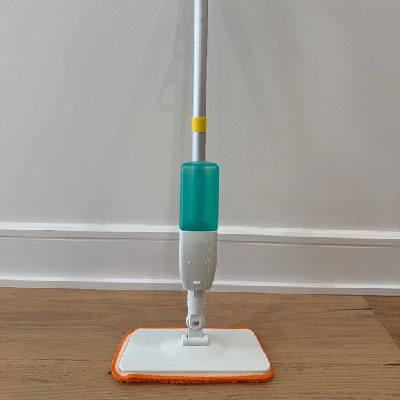 Lovevery - Working Mop from The Storyteller Kit, Age 3-4 - Picture 1 of 3